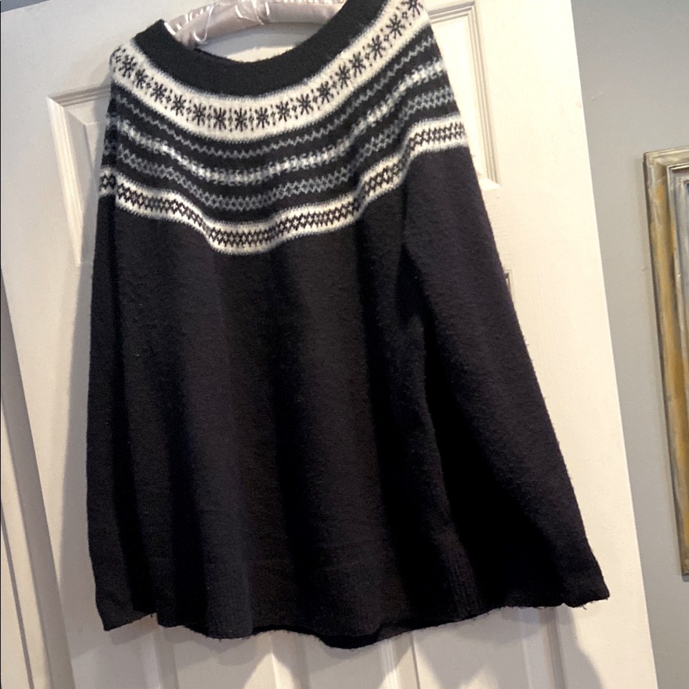 Croft and Barrow long, PLUS SIZE navy sweater .
Size 1X